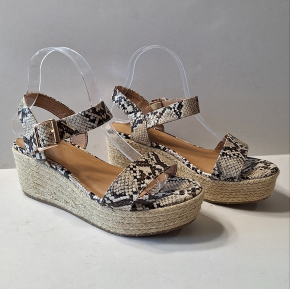 Lane Bryant Cream Black Snakeskin Mobwife Retro Strappy Platform Wedges Size 7W - Picture 2 of 15